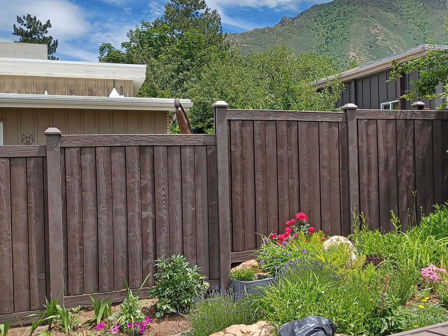 Photo of a Utah County vinyl fence