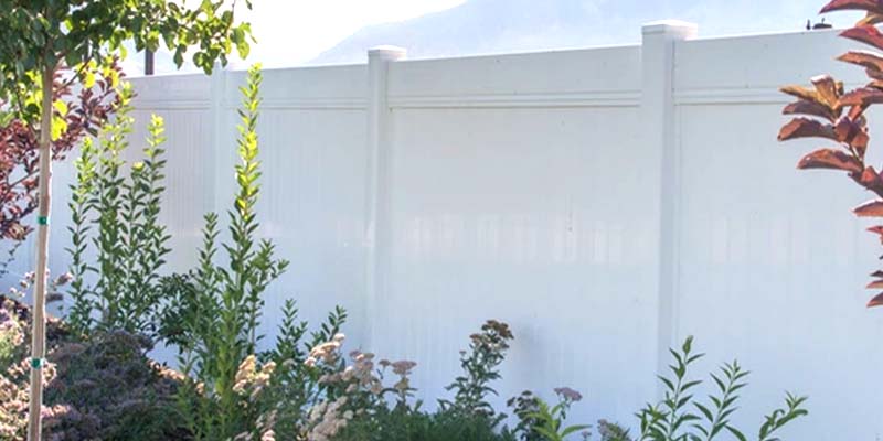 White residential Vinyl fence contractor in Salt Lake City, Utah